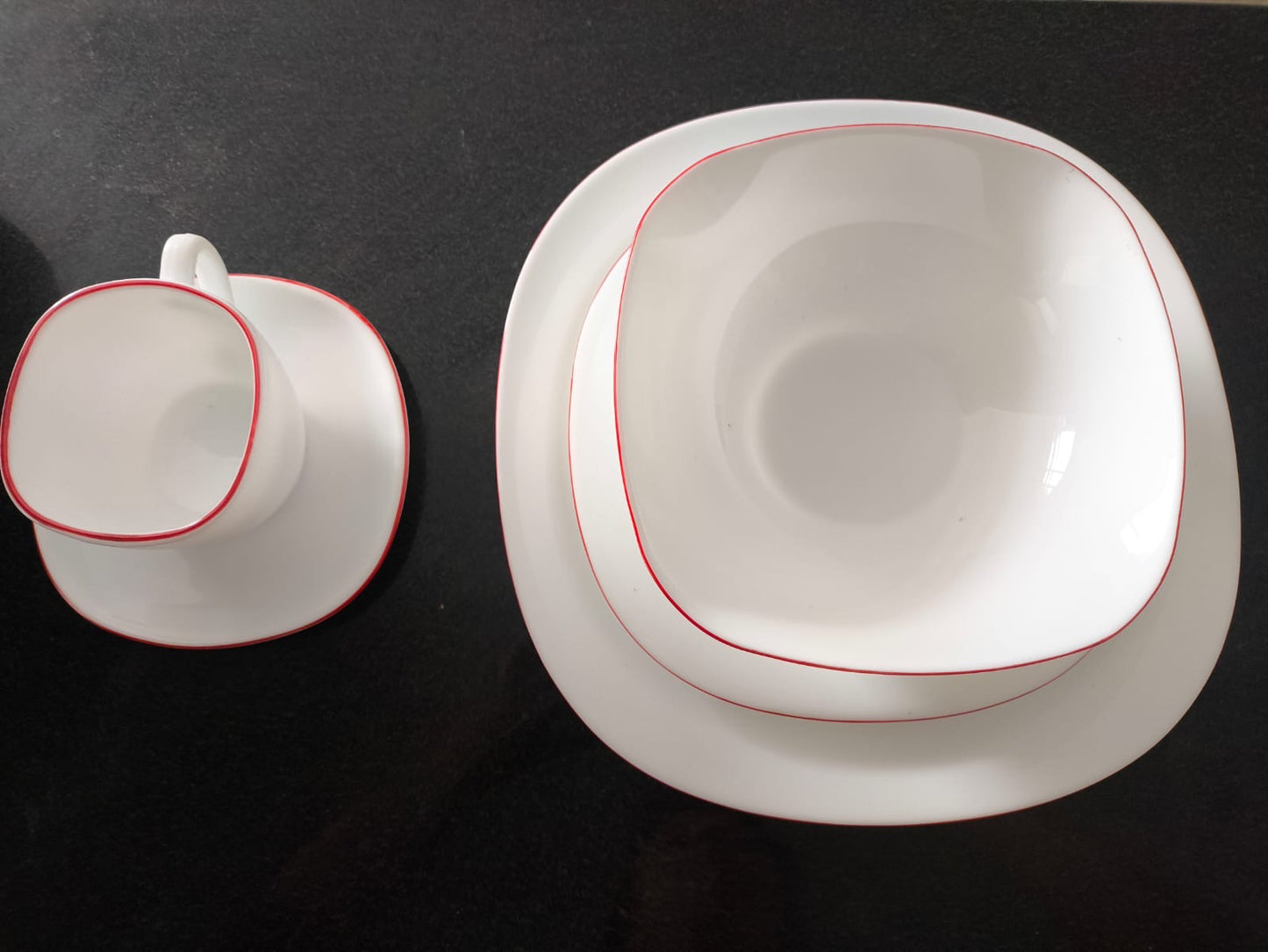 Vajilla en vitroceramica 4 puestos 20 piezas