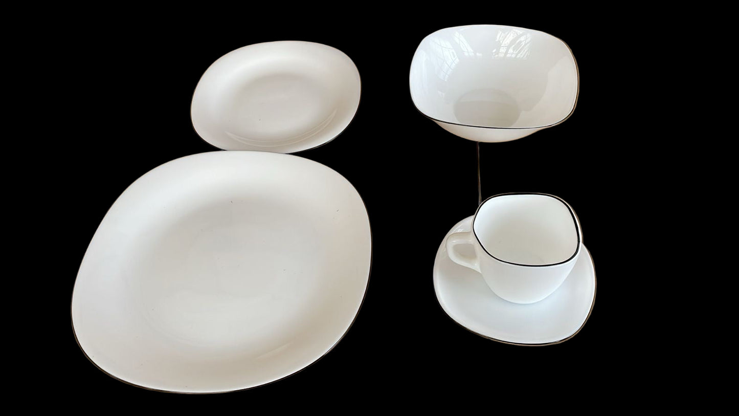 Vajilla en vitroceramica 4 puestos 20 piezas